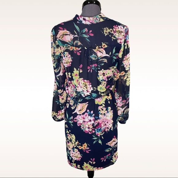 Tobi Floral Mini V Neck Curved Hem Split Middle Hem Mini Dress Fitted - Picture 4 of 5